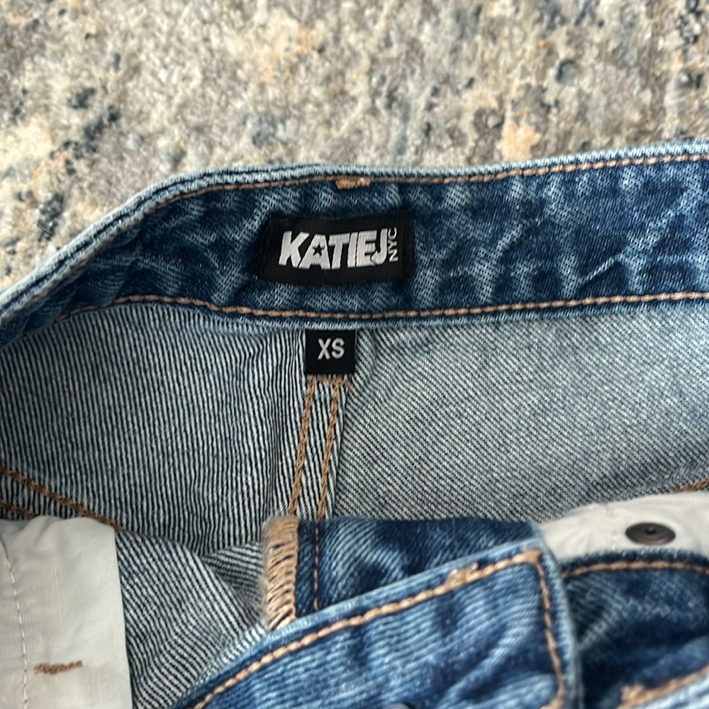 Katie J NYC Malibu Jean Shorts ** - Picture 8 of 10